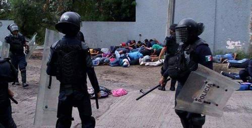 Gobierno de Michoacán reprime normalistas con el pretexto del Covid-19