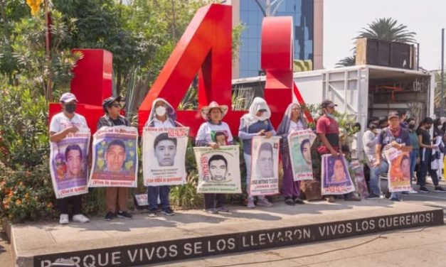 “Si AMLO dice estar con el pueblo, ¿por qué no apoya a las normales rurales?”, reclaman estudiantes